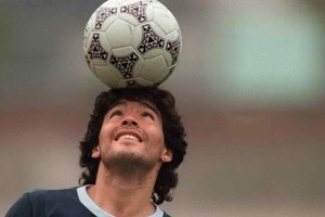 pelota maradona