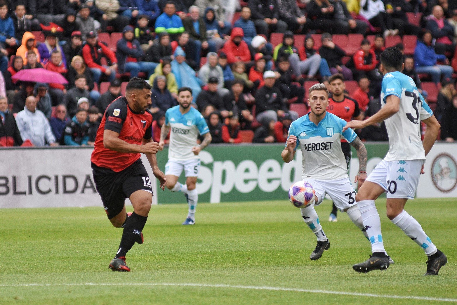 Colón - Racing, liga profesional. Imágenes del primer tiempo. 