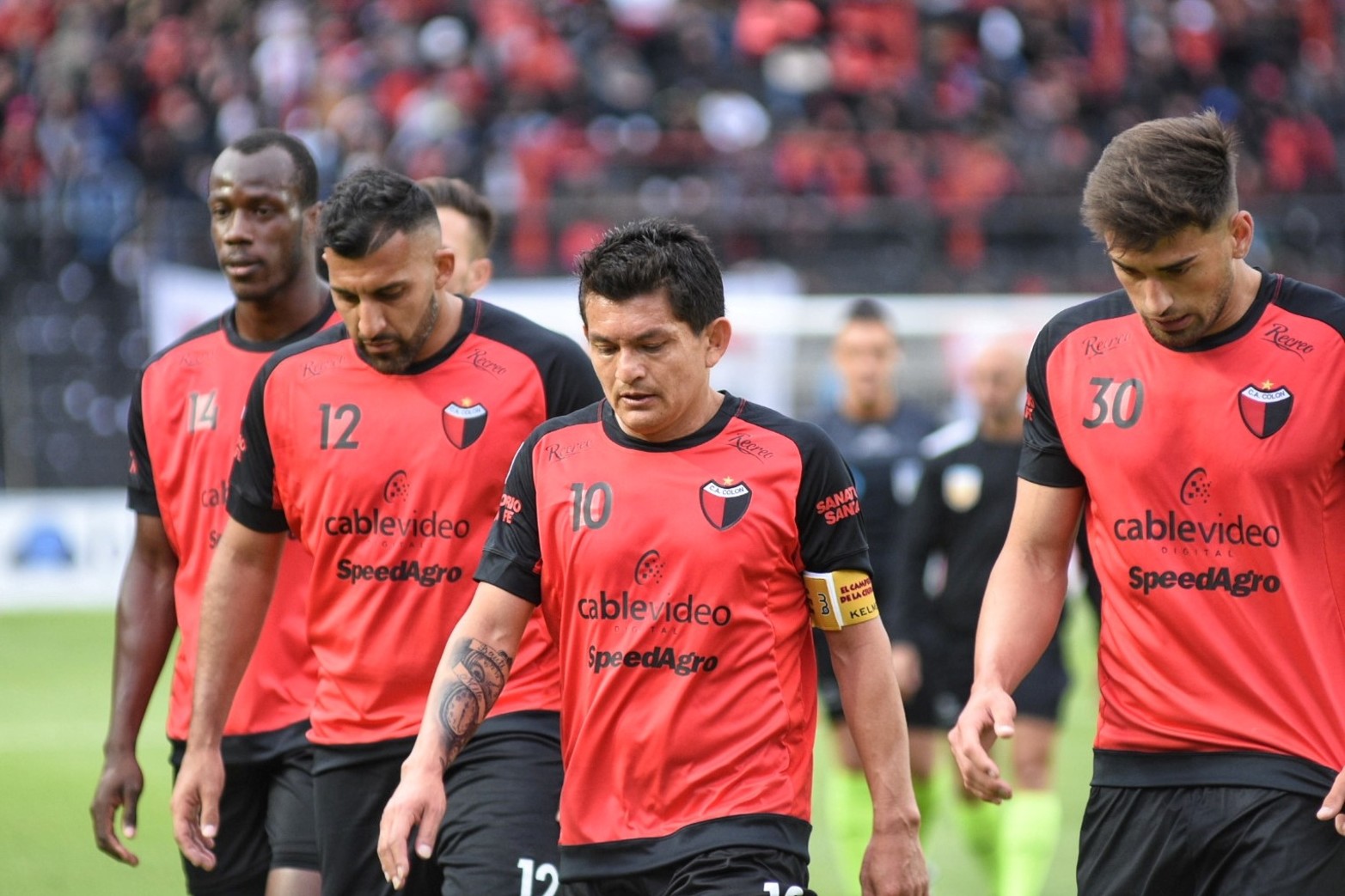 Colón - Racing, liga profesional. Final del primer tiempo. 