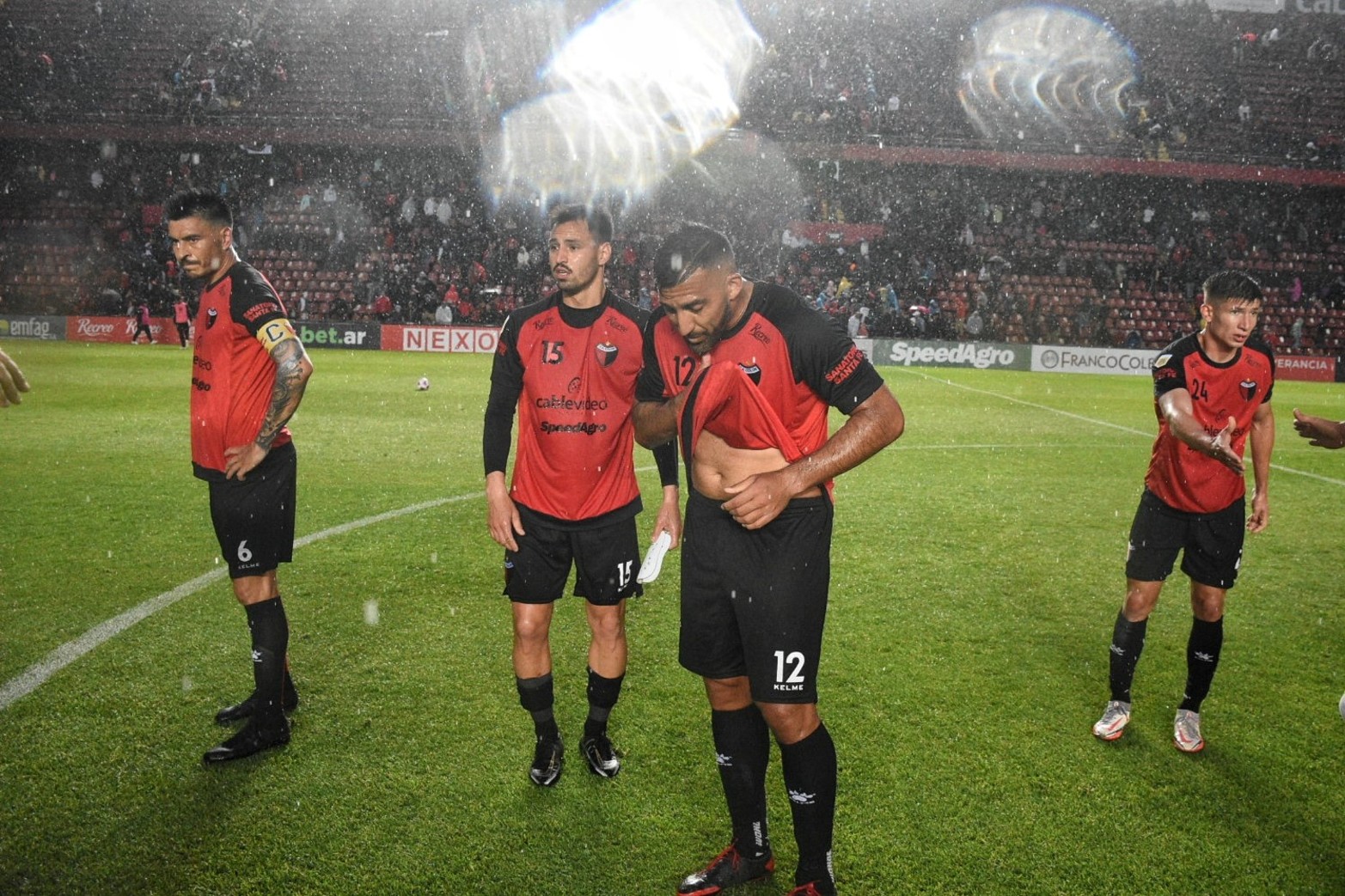 Colón - Racing, liga profesional. Final del partido. 