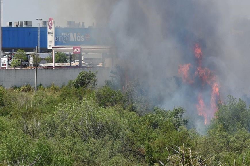 Los incendios a la vera de la ruta 168 son recurrentes.