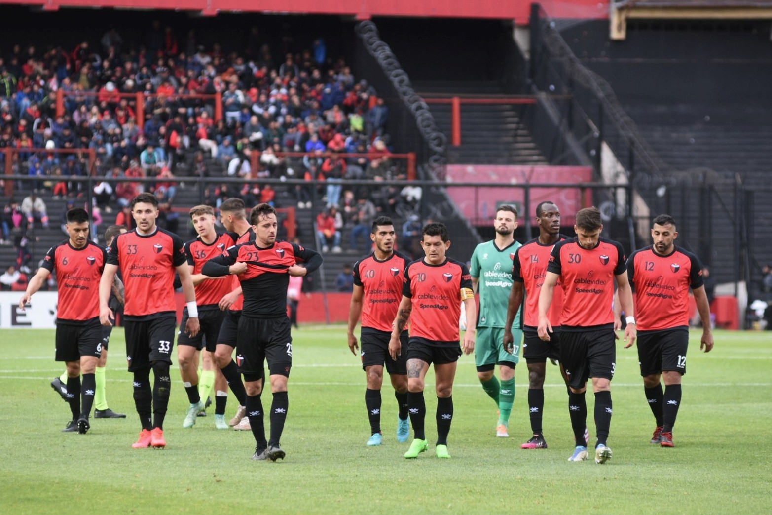 Colón - Racing, liga profesional. Final del primer tiempo. 