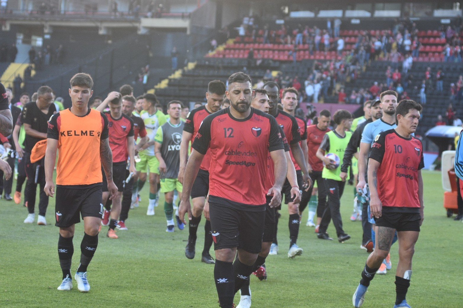 Colón - Defensa y Justicia, liga profesional. Final del partido.