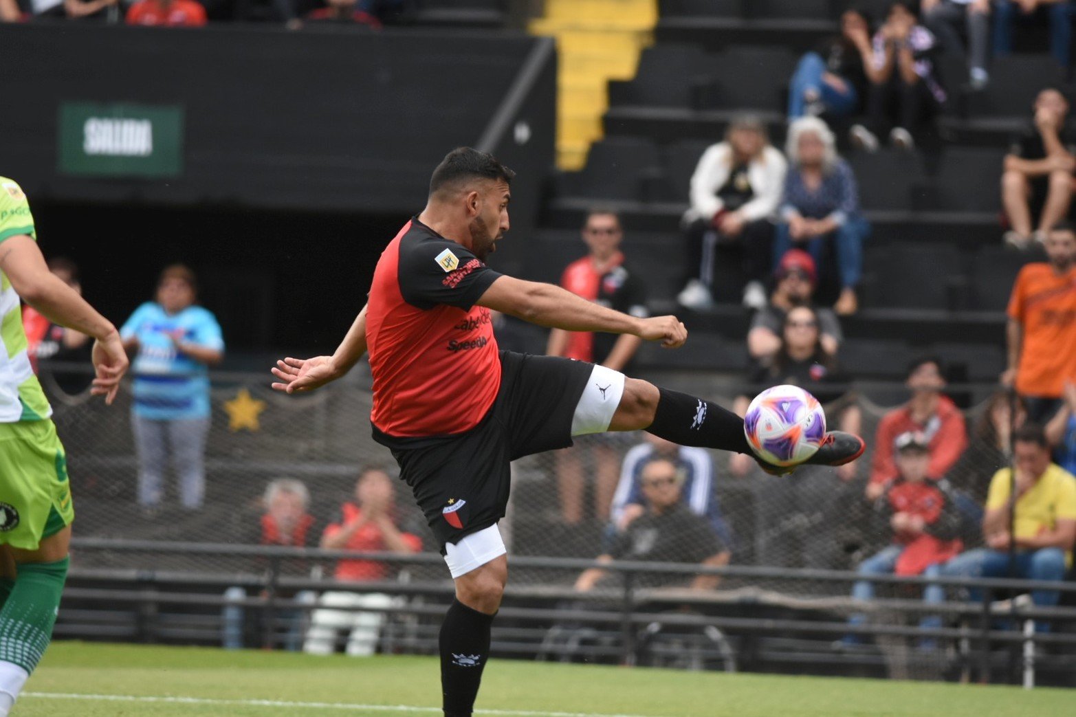 Colón - Defensa y Justicia, liga profesional. Imágenes del primer tiempo. Foto Luis Cetraro