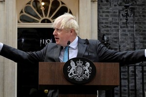 Boris Johnson en su discurso de despedida el 6 de septiembre frente a Downing Street. Crédito: Toby Melville / Reuters
