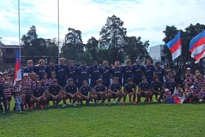 El equipo completo de Santa Fe Rugby y el acompañamiento de los más chicos. Crédito: El Litoral