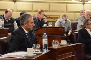 En una de las bancas del PJ participó brevemente de la sesión del Senado, el diputado Oscar Cachi Martínez.