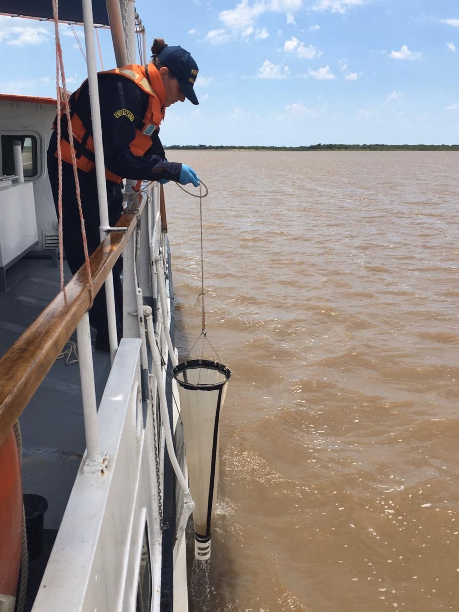 El proyecto de investigación que tiene como objetivo la elaboración de mapas de sensibilidad ambiental en la zona de islas del Delta, utilizando diferentes indicadores como la calidad de agua y sedimentos, microorganismos, flora y fauna de humedales, entre otros. 