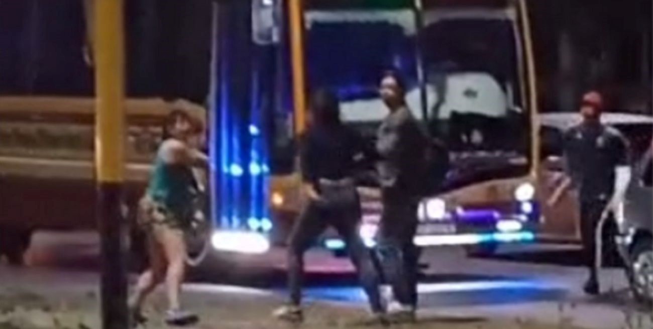 Video: dos mujeres a los golpes con 