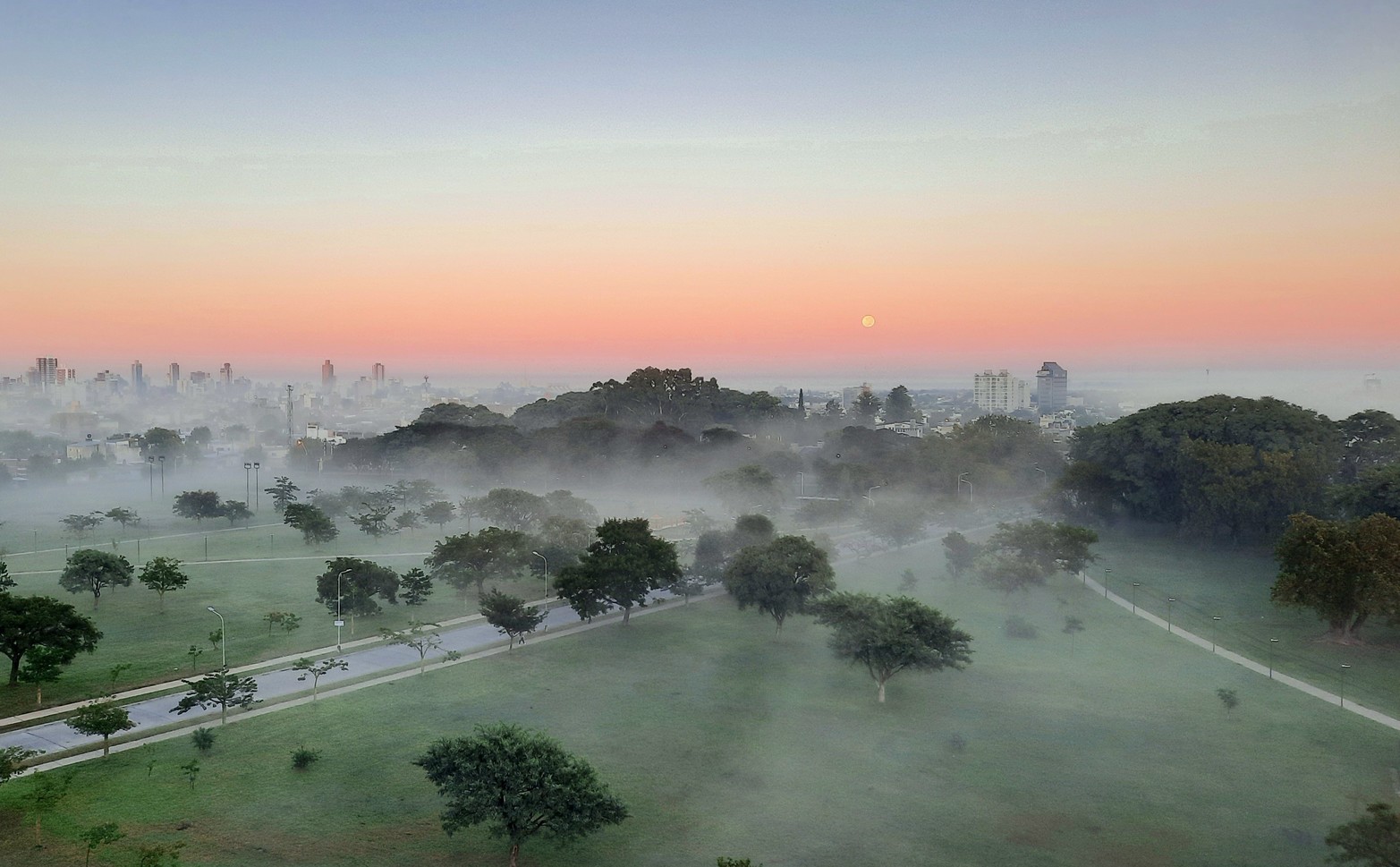 Atardecer de luna llena. Foto Quarchioni, Romina