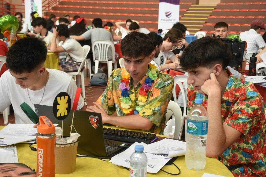 Los estudiantes le pusieron color a la competencia.