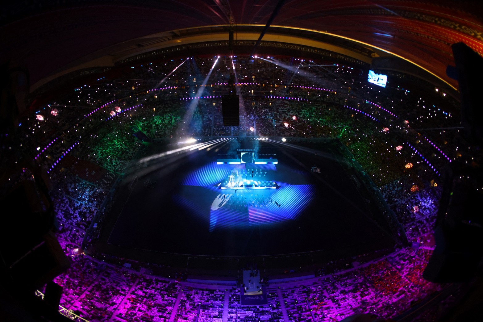 Desde el cielo, una imagen del espectáculo que dio inicio al Mundial. Crédito: Reuters.