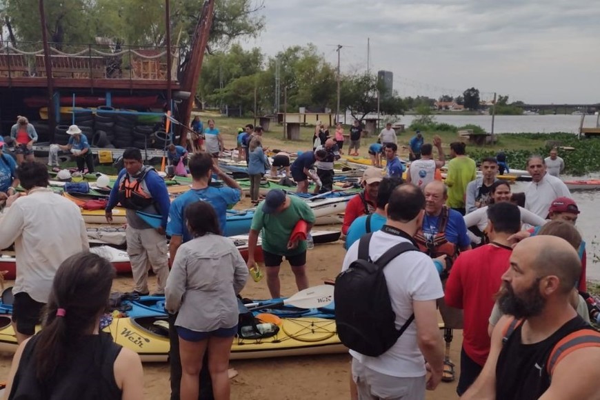 Casi 100 palistas de todo el país remaron 120 kilómetros en kayaks. Créditos: El Litoral