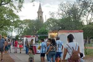 "Ya no es un paseo solo artesanal sino que también es musical porque en todas las ediciones hemos sumado música en vivo. Plaza Feria también es un lugar donde se apoya y difunde la música local", cerró Stepffer. Foto: Municipalidad