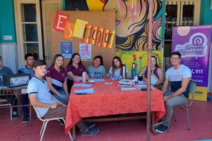 Por iniciativa del Equipo de Género, se llevó a cabo un encuentro en el Punto Digital con todos los estudiantes donde se proyectaron videos referidos a la temática y se repartieron volantes del Área Social del Ejecutivo comunal. Foto: Comuna de San Agustín