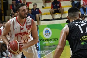 Maximiliano Martín sumó 14 puntos. Crédito: Facundo Mendiaz / Liga Nacional de Básquet