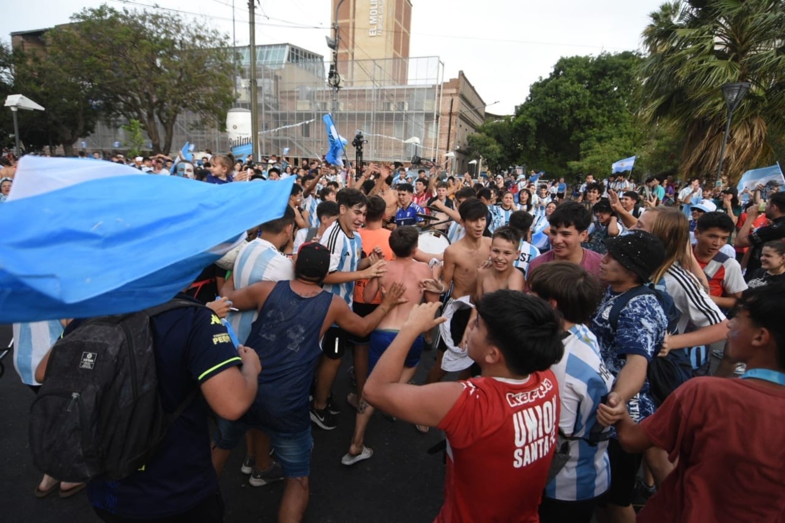 Festejos en las calles de Santa Fe. Foto: Pablo Aguirre