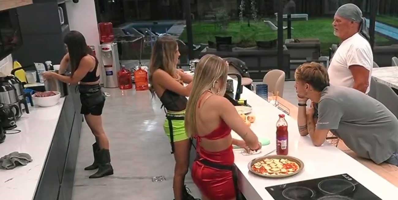 Le sacaron fotos a Julieta detrás de los espejos en Gran Hermano? - El  Litoral