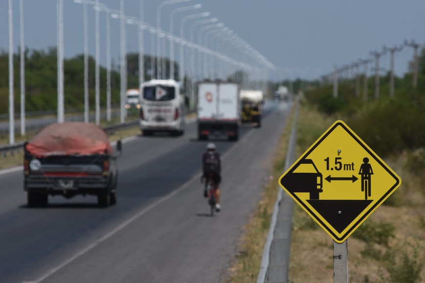 En fotos: colocan carteles sin autorización en autovía 168