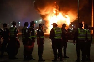 Serios incidentes se produjeron durante la noche del lunes en la capital brasileña. Crédito: O Globo