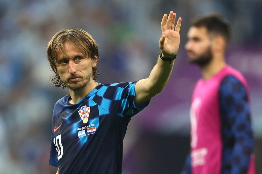 Soccer Football - FIFA World Cup Qatar 2022 - Semi Final - Argentina v Croatia - Lusail Stadium, Lusail, Qatar - December 13, 2022
Croatia's Luka Modric waves to the fans after the match as Croatia are eliminated from the World Cup REUTERS/Carl Recine