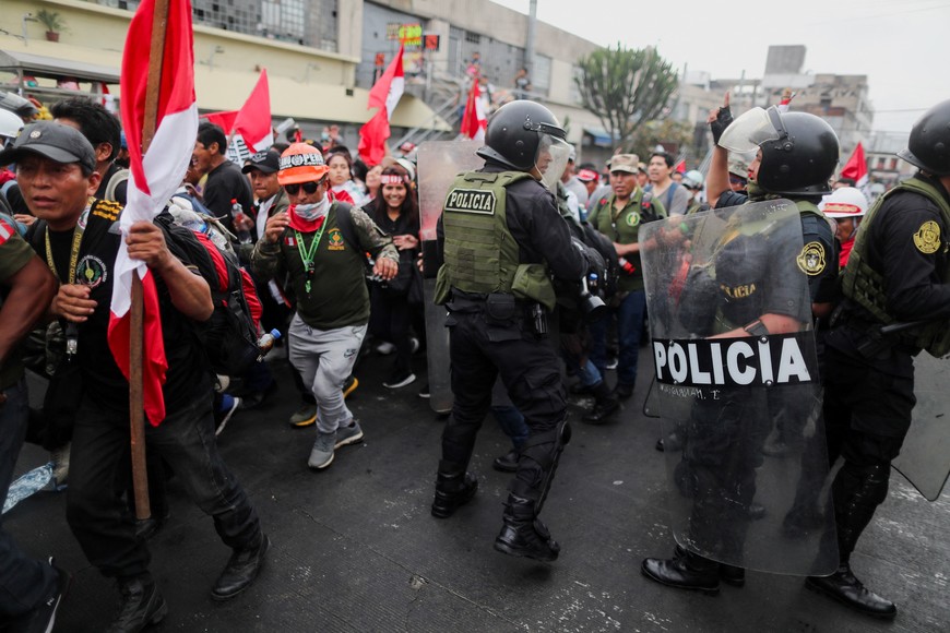 Demonstrators clash with police during a protest after the government announced a nationwide state of emergency, following a week of protests sparked by the ousting of former President Pedro Castillo, in Lima, Peru December 15, 2022. REUTERS/Sebastian Castaneda