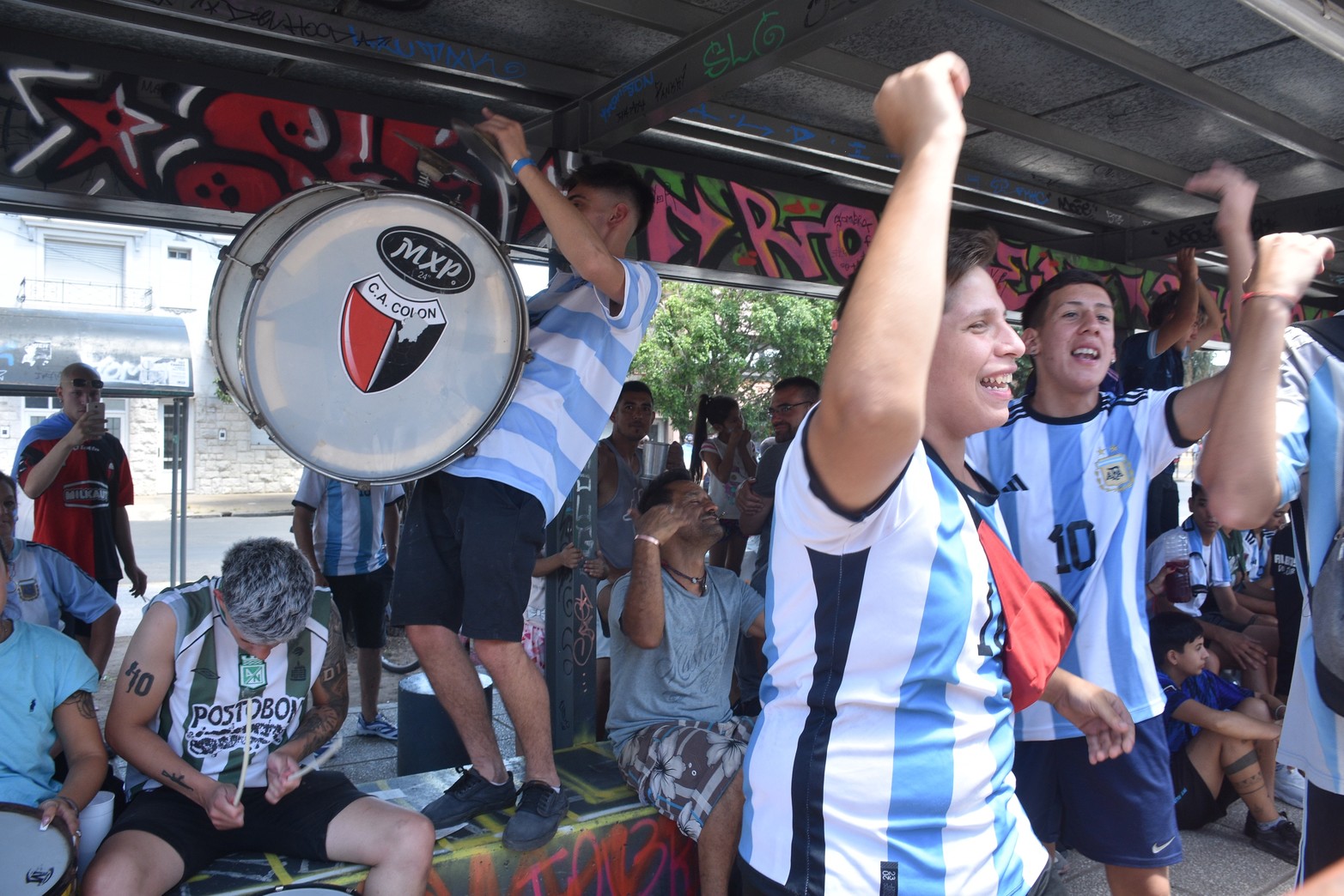 Así lo vive la ciudad de Santa Fe a la final de la Copa del Mundo de Fútbol. En Fábrica El Molino.