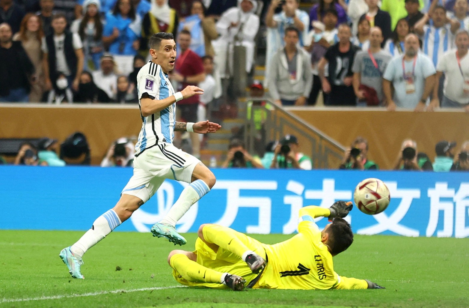 Los goles y los festejos de los dos primeros goles ( Messi y Di María) de Argentina en el partido frente a Francia en la final de la Copa de Mundo.