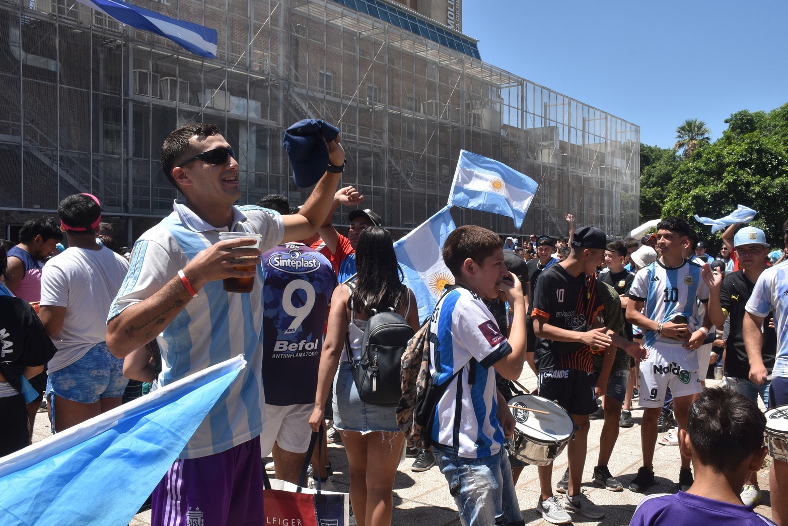 Así lo vive la ciudad de Santa Fe a la final de la Copa del Mundo de Fútbol. En Fábrica El Molino.