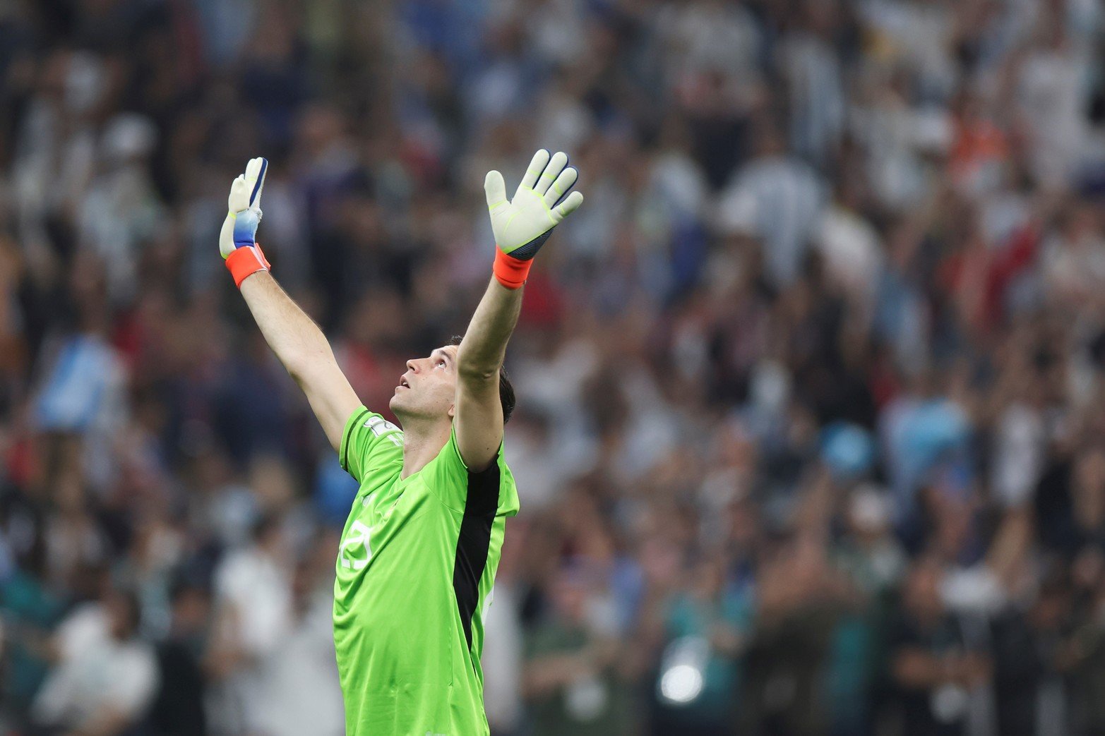 Emiliano Martínez volvió a ser figura en los penales y se ganó el corazón de todos los argentinos.