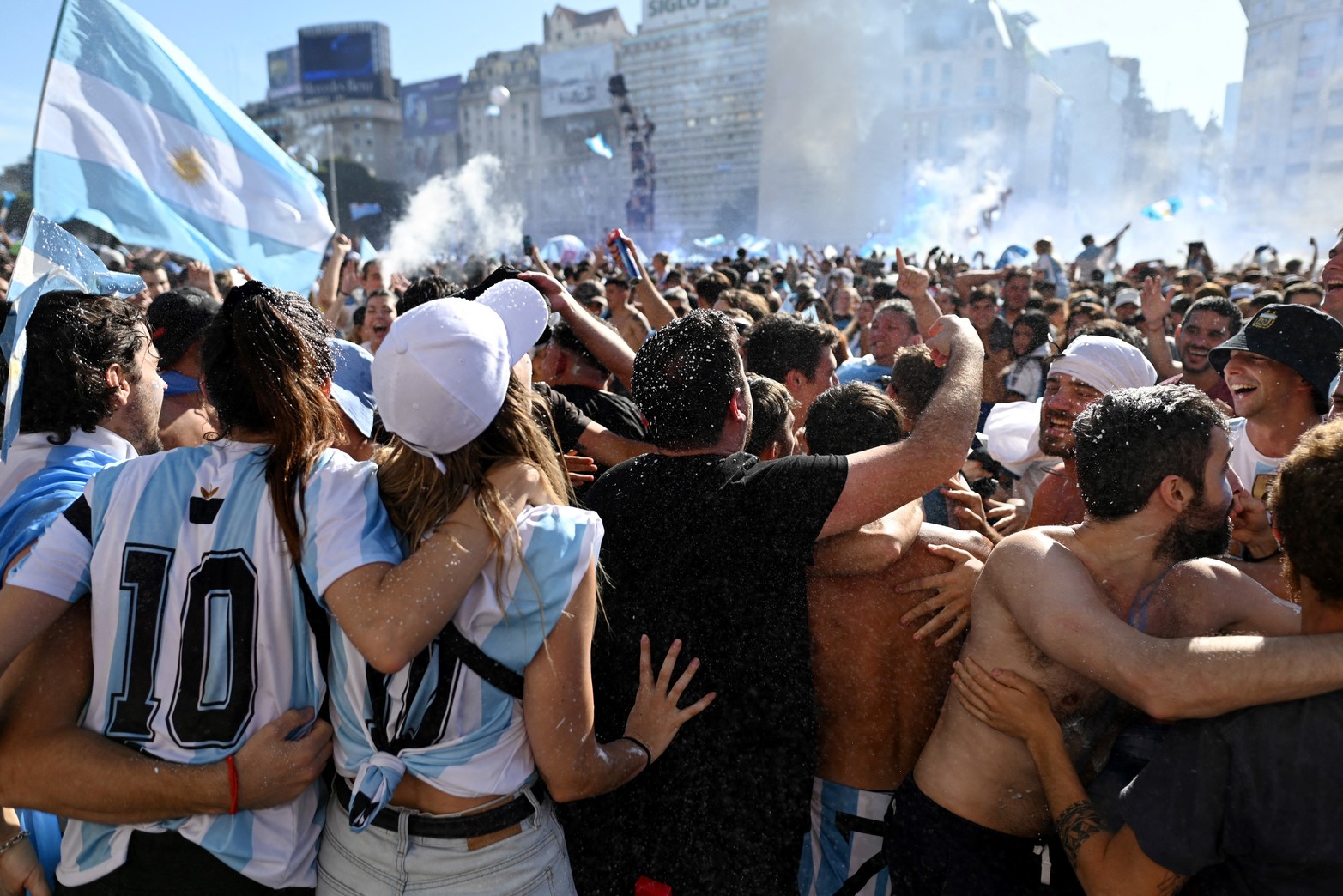 Soccer Football - FIFA World Cup Final Qatar 2022 - Fans in Buenos Aires - Buenos Aires, Argentina - December 18, 2022 
Argentina fans at the Obelisco celebrate winning the World Cup REUTERS/Martin Villar