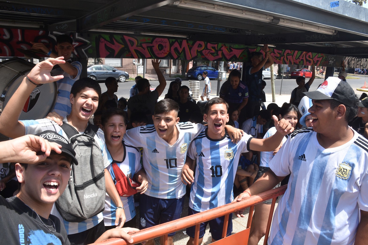 Así lo vive la ciudad de Santa Fe a la final de la Copa del Mundo de Fútbol. En Fábrica El Molino.