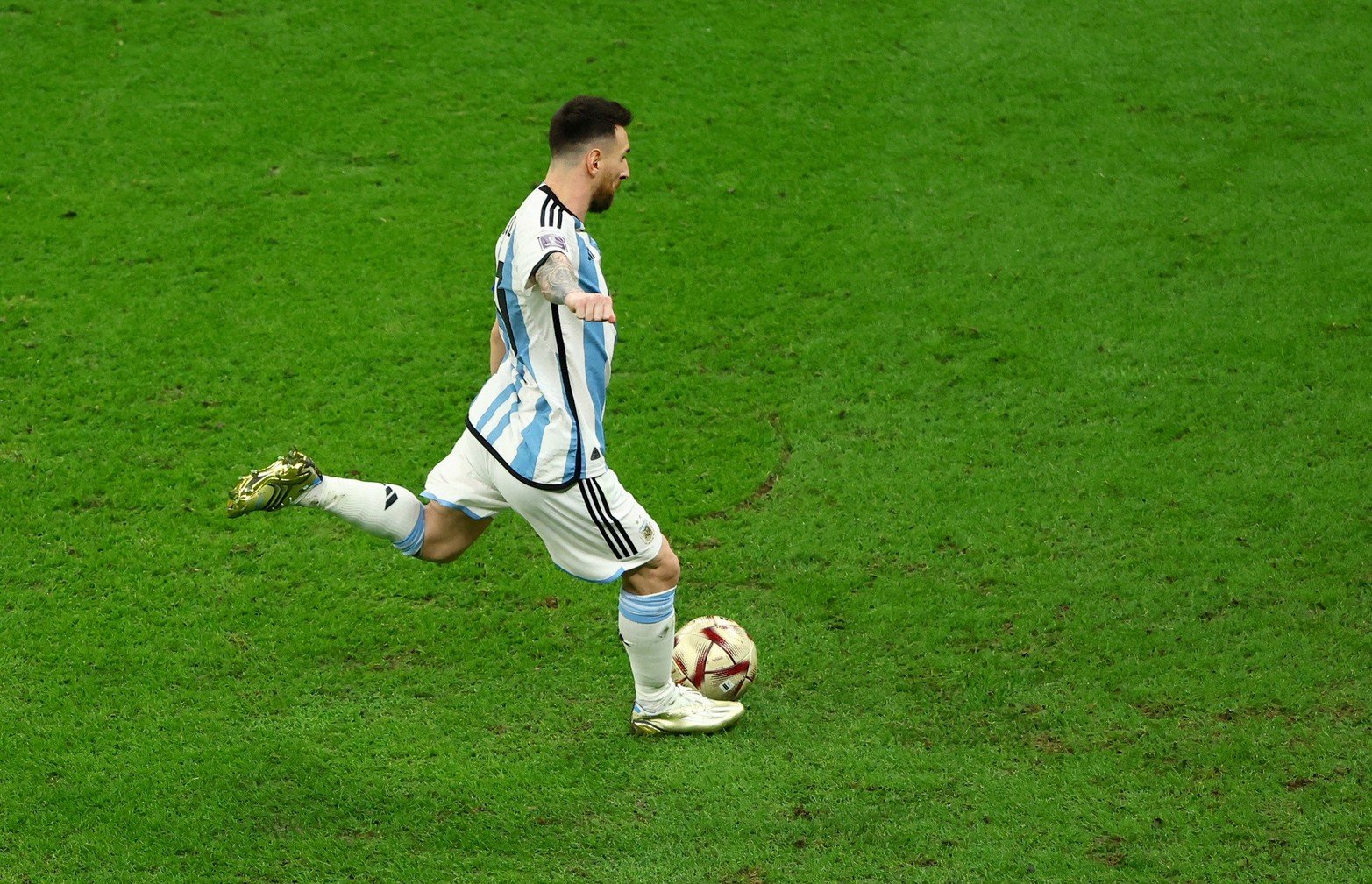 Los goles y los festejos de los dos primeros goles ( Messi y Di María) de Argentina en el partido frente a Francia en la final de la Copa de Mundo.