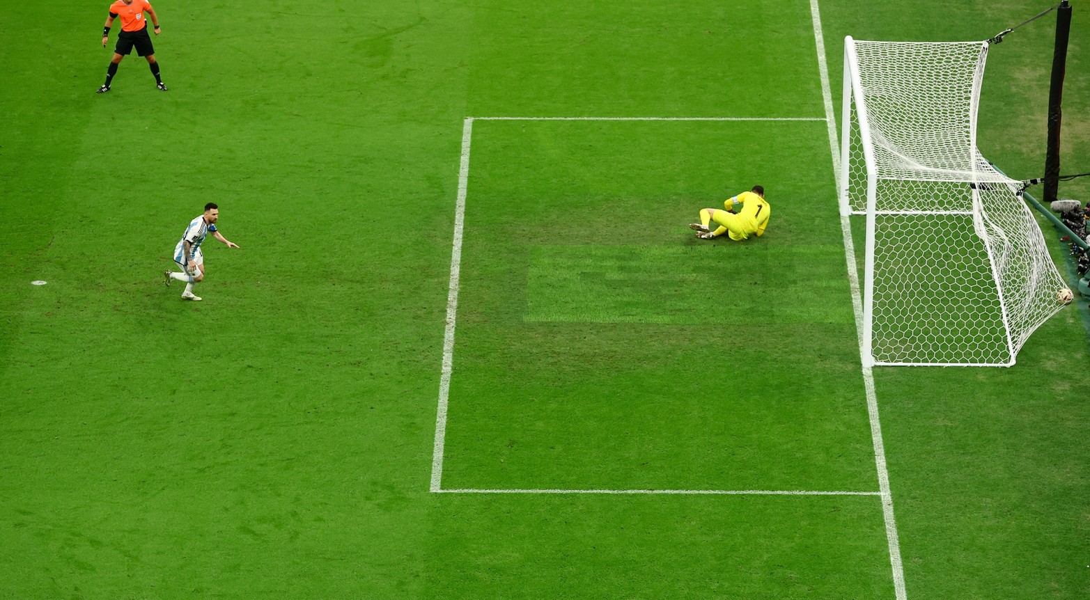 Los goles y los festejos de los dos primeros goles ( Messi y Di María) de Argentina en el partido frente a Francia en la final de la Copa de Mundo.