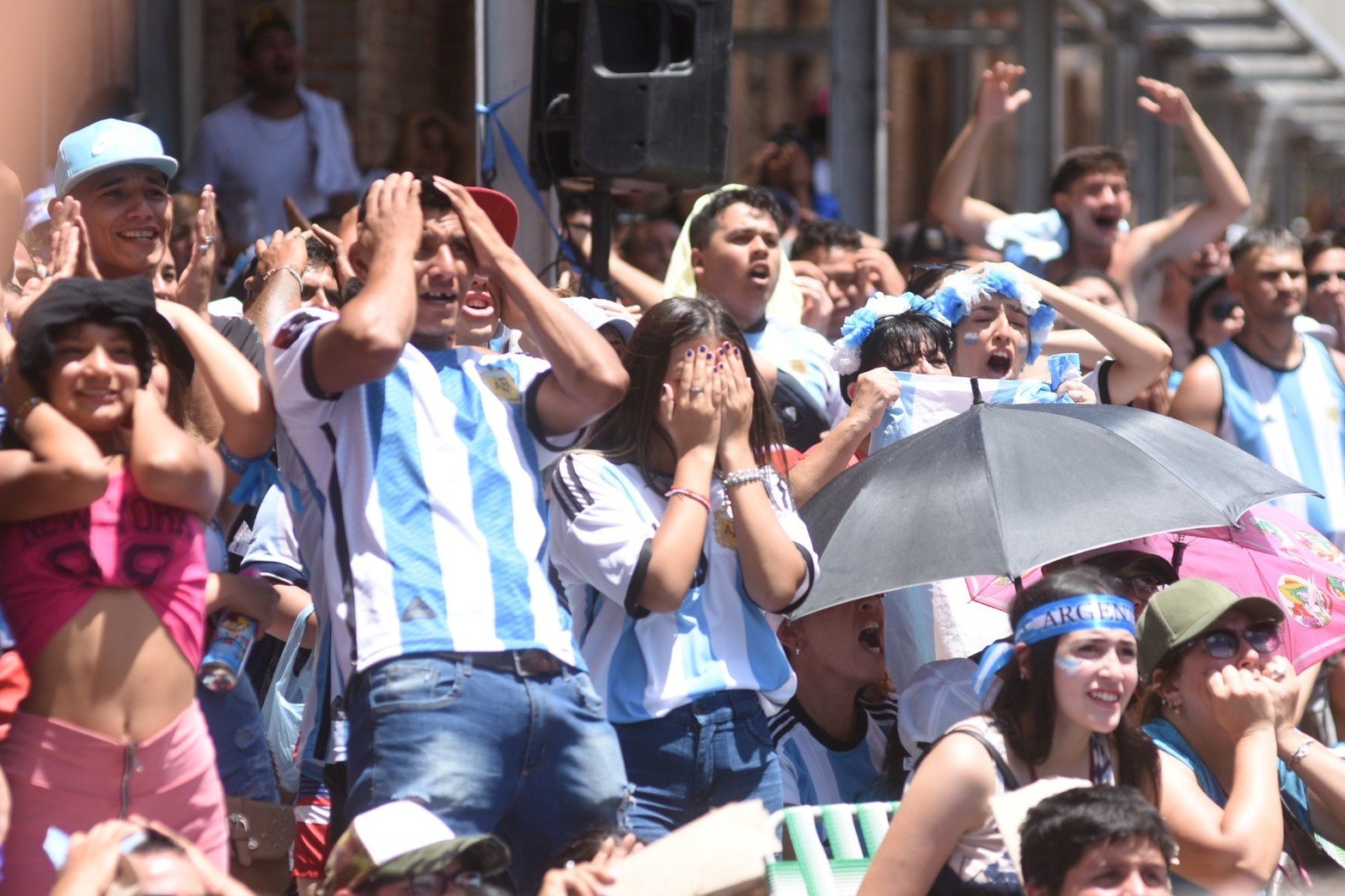 Así lo vive la ciudad de Santa Fe a la final de la Copa del Mundo de Fútbol. En Fábrica El Molino.