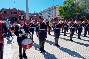 Granaderos Plaza de Mayo hinchada argentina