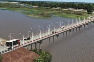 Fuerte inversión en obras públicas en el norte santafesino. Avanzan los trabajos en el puente sobre el Paraná Miní, en Villa Ocampo.
