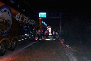 El colectivo y el control policial en el corredor del oeste.