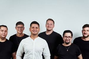 Grupo Malta: ose Lufiego (coros), Luciano “Chalo” Alegre (timbales), Rafa Alegre (voz), Juan Pablo Coronel (guitarra y coros), Juane Voutat (teclados y coros) e Ignacio Qüesta (bajo).