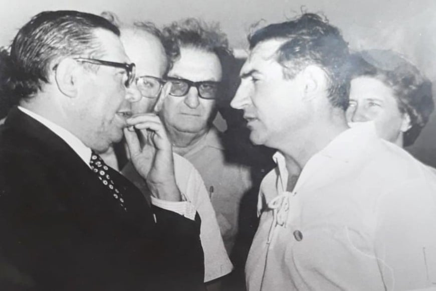 Alberto J. Armando (presidente de Boca Juniors) y Emilio J. Grande en Rafaela, año 1970.