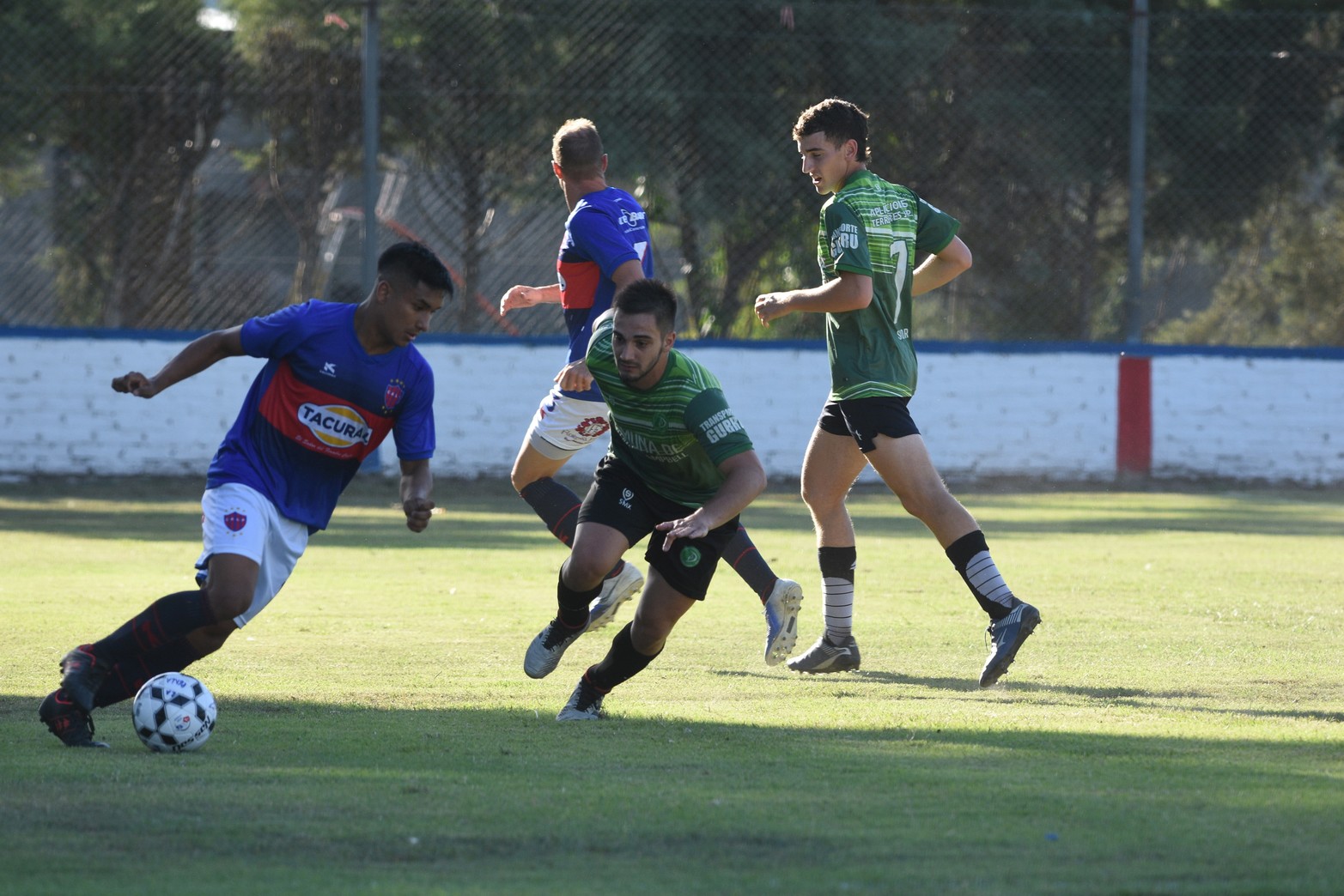 Partido revancha entre La Perla del Oeste y Polideportivo Llambi Campbell. Foto: Eduardo Edmundo Seval