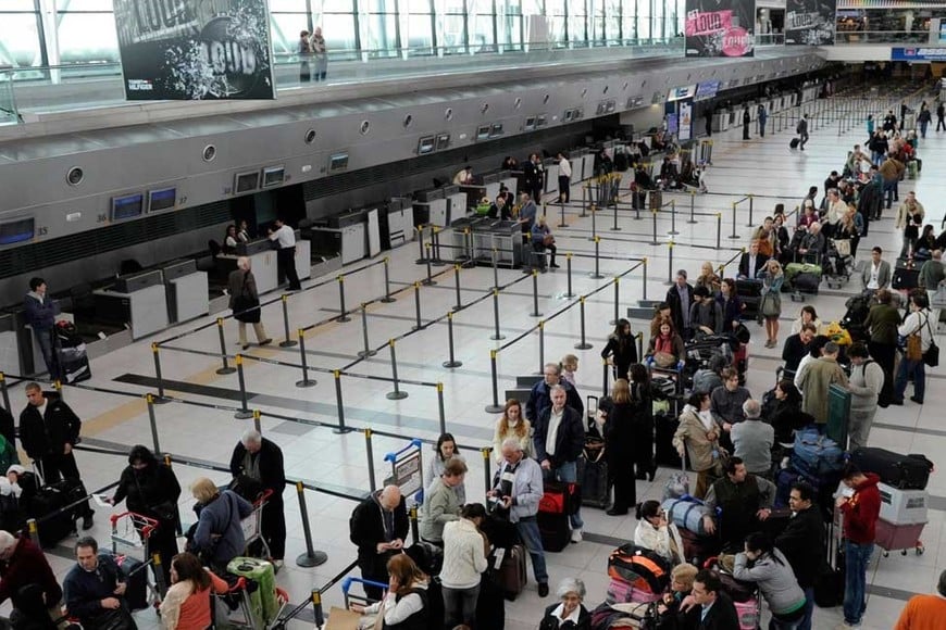 Las extranjeras arribaron al aeropuerto de Ezeiza y fueron retenidas. Algunas pudieron ingresar.