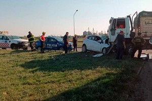 El joven que conducía el automóvil falleció en el lugar del accidente.