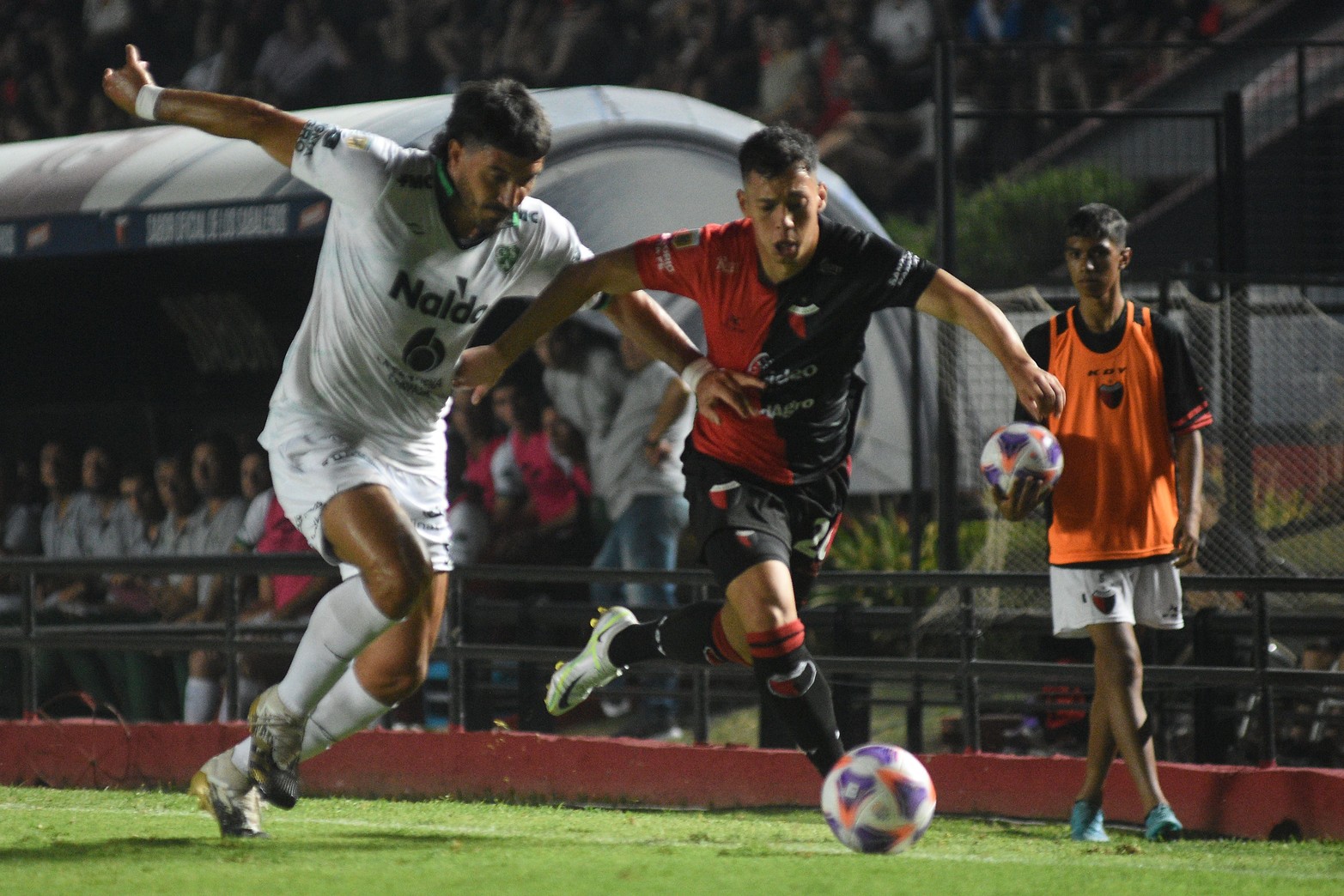 Carlos Arrúa demostró buen manejo de pelota pero nada mas que eso. Tuvo un cabezazo que se la sacó el arquero visitante en la jugada mas clara de gol de Colón.