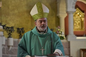 El día del nombramiento de Domínguez como obispo, coincide con la fiesta de la Virgen de Lourdes, copatrona de esa diócesis mendocina.