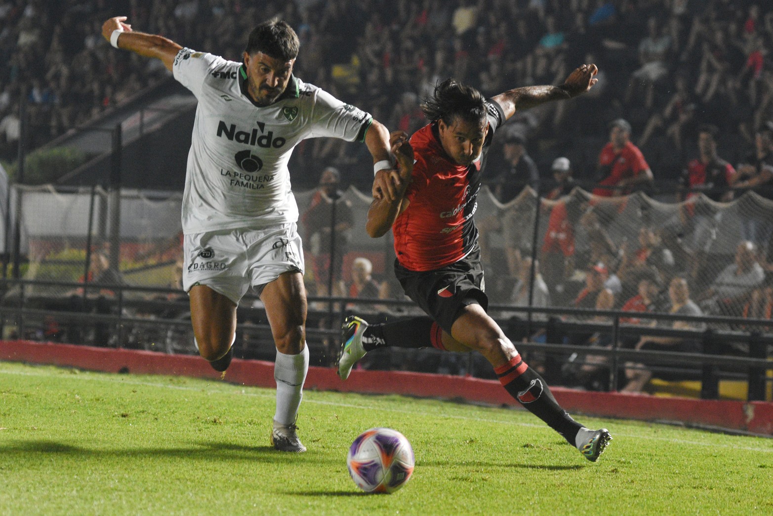 El "Conejo" Benítez fue uno de los que mas le puso ganas. Fue suplantado en el segundo tiempo en el primer cuarto de hora. 