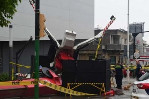 El hecho ocurrió mientras pasaba por la puerta de un shopping de la capital uruguaya.