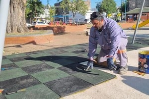 La  ciudad cuenta con una división barrial compuesta por 40 barrios, logrando acceder en cada uno de ellos a espacios públicos.