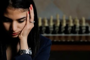 Sara Khadem, la ajedrecista iraní, apareció en un torneo sin velo. Créditos: Reuters