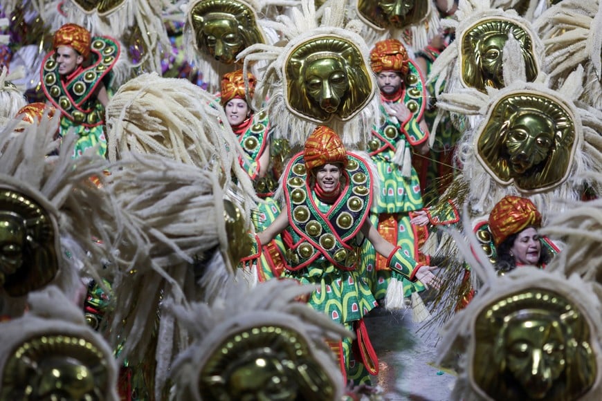 Revellers from Mangueira samba school perform during the first night of the carnival parade at the Sambadrome, in Rio de Janeiro, Brazil February 20, 2023. REUTERS/Ricardo Moraes